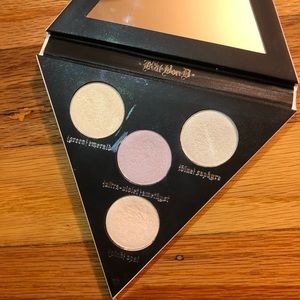 Alchemist holographic highlighter palette